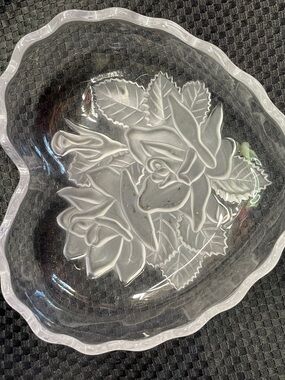 vintage frosted glass heart-shaped dish with rose motifs.